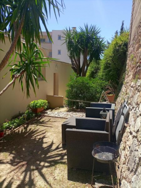 Joli studio avec petit jardin